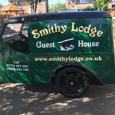 Smithy Lodge Guest House ليلاند المظهر الخارجي الصورة