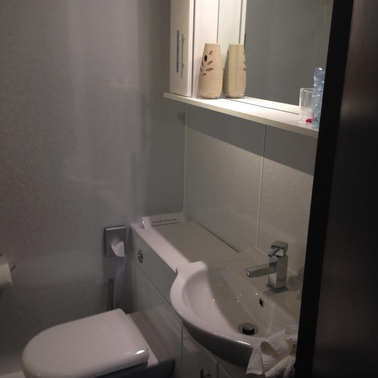 Smithy Lodge Guest House ليلاند المظهر الخارجي الصورة