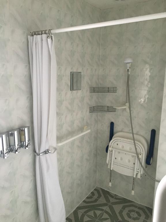 Smithy Lodge Guest House ليلاند المظهر الخارجي الصورة
