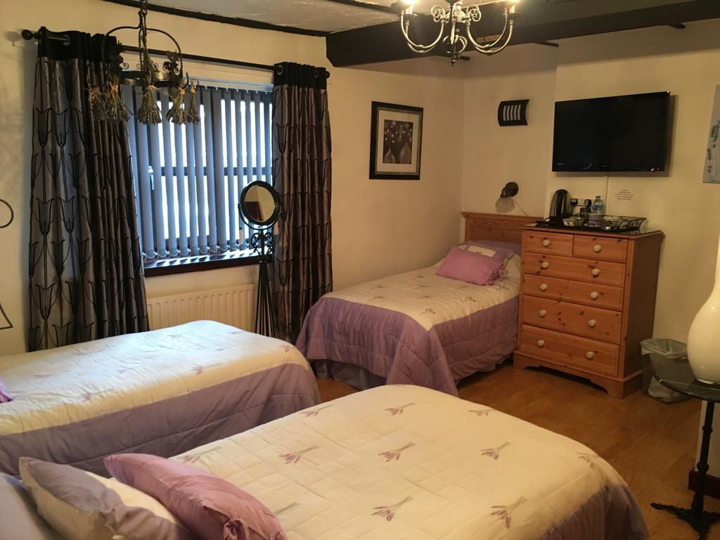 Smithy Lodge Guest House ليلاند المظهر الخارجي الصورة